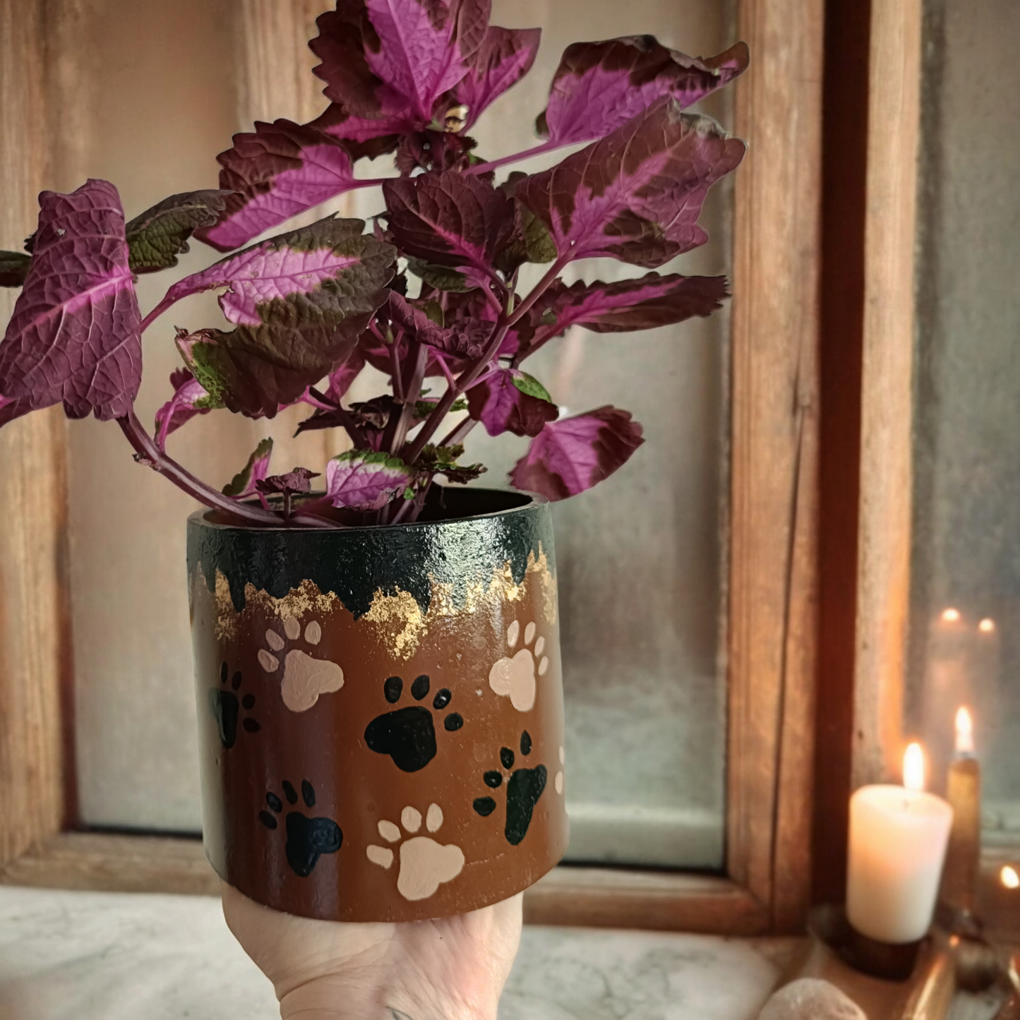 Handmade design pot with paw prints