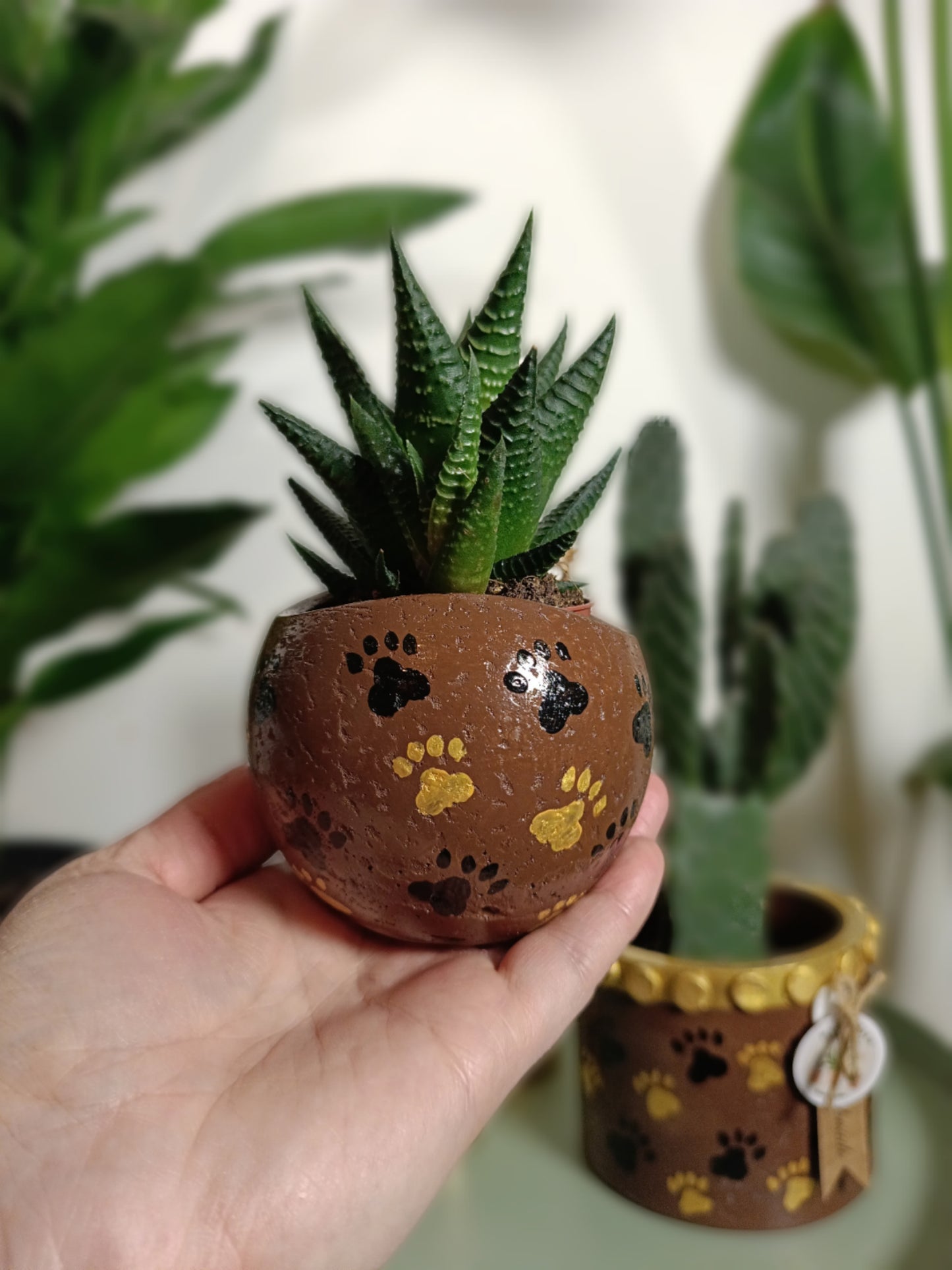 Handmade mini pot in brown with gold & black paws