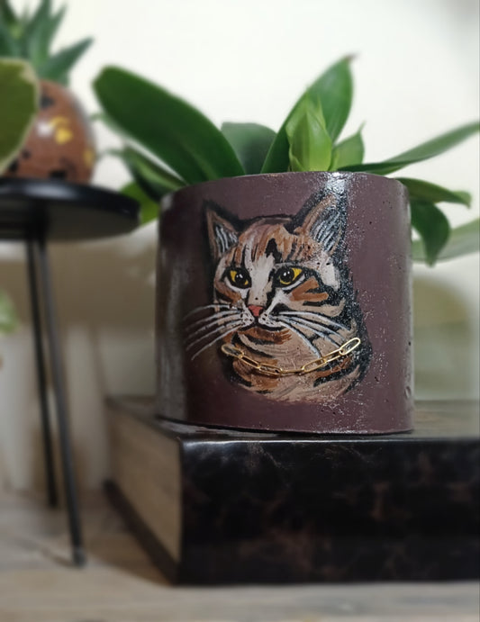 Handmade cat pot with gold chain